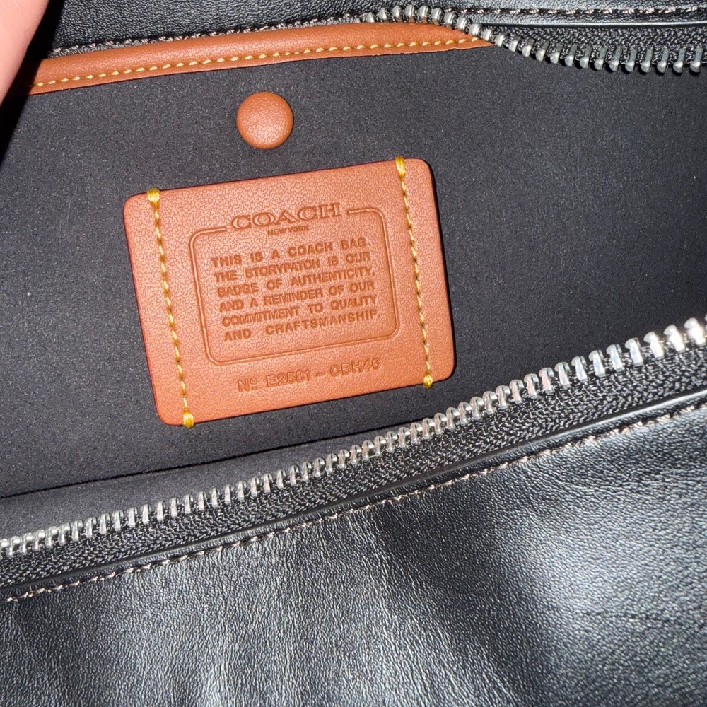 Coach Empire 28 in Loved Leather - Picture 5 of 7